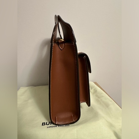Burberry Pocket Bag - Picture 4 of 12